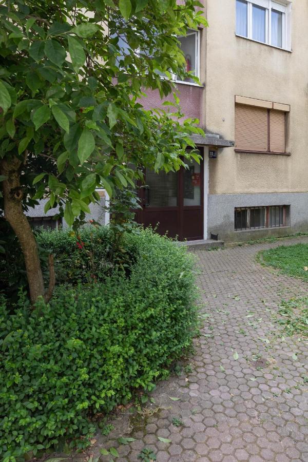 2Bdr Apartment With Balcony Near Maksimir Zagreb Exterior foto